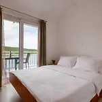 Njavro 3* Neum