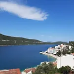 Njavro 3*