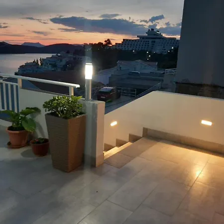 Njavro * Neum